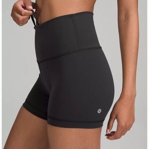 Lululemon size 6 4-inch Wunder train shorts black
